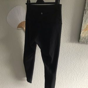 LOW PRICE MOVING- NWOT LULULEMON $169 + TAX RETAIL RARE MESH CROPPED LEGGINGS